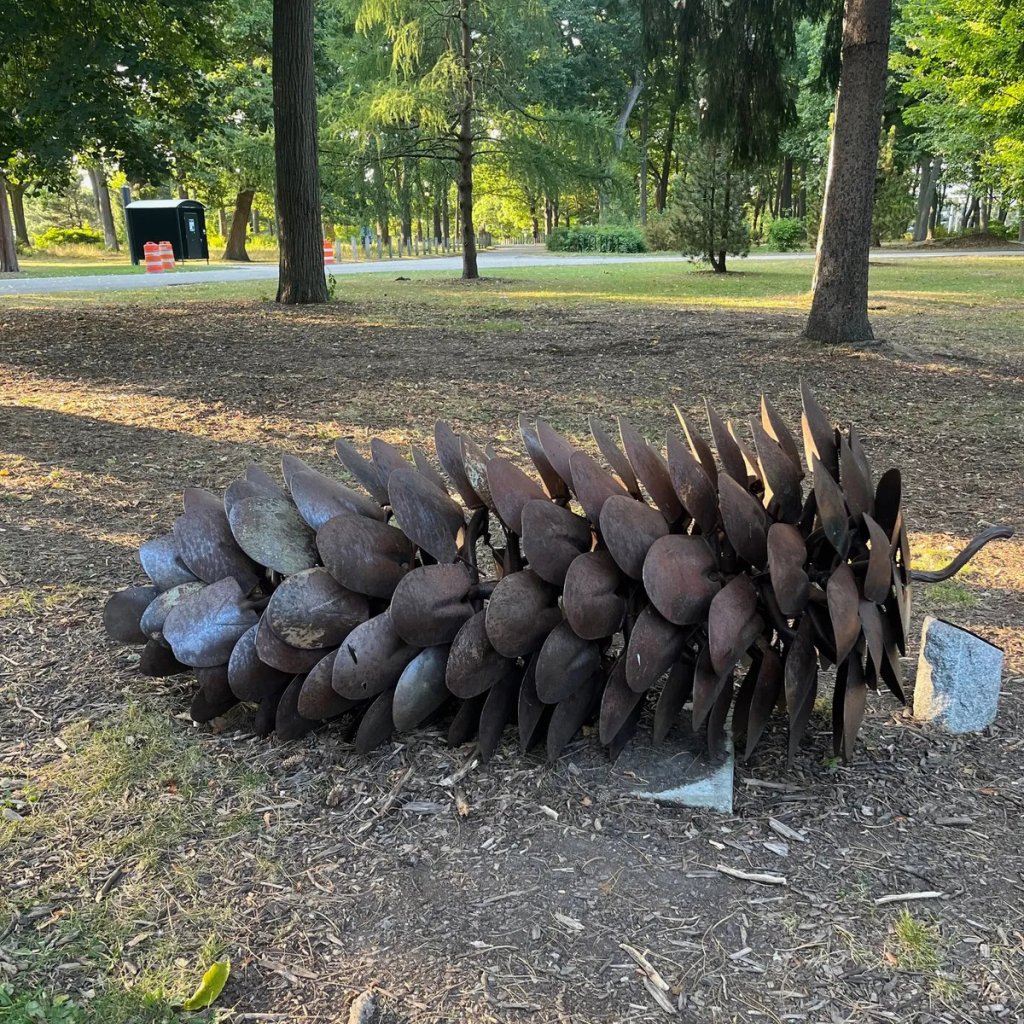 Pine-Cone-sculpture-(4)