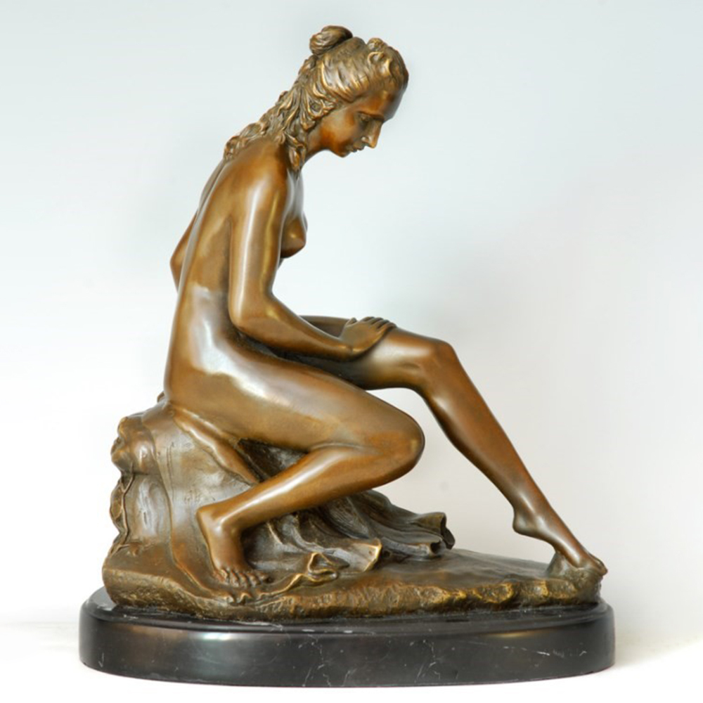 Venus Au Bain Statue bronze seated nude figure