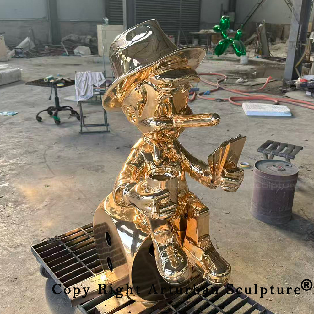 6 Golden Pinocchio sculpture holding cards and cup