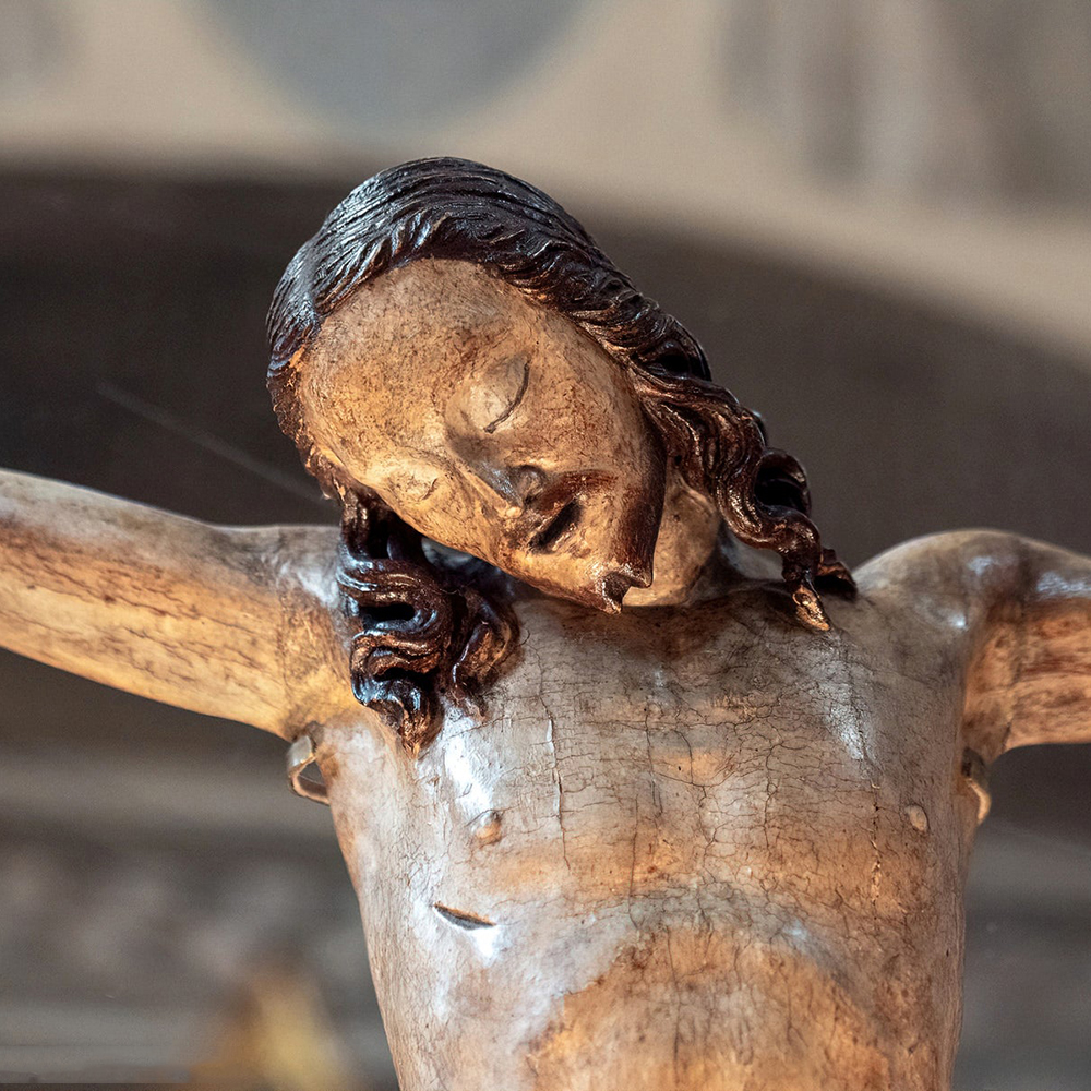 Close-view-of-carved-Jesus-figure2