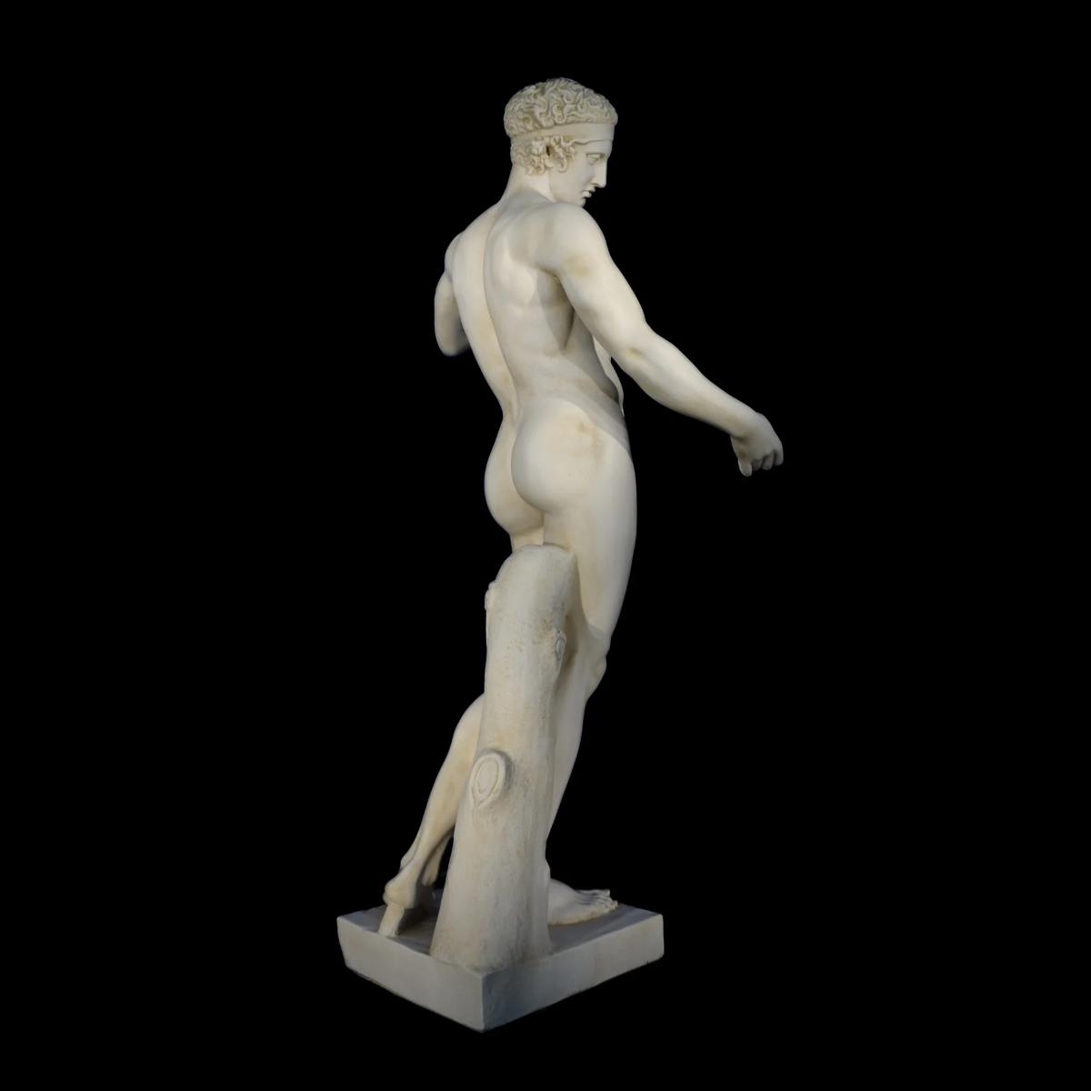 Diadumenos statue in marble