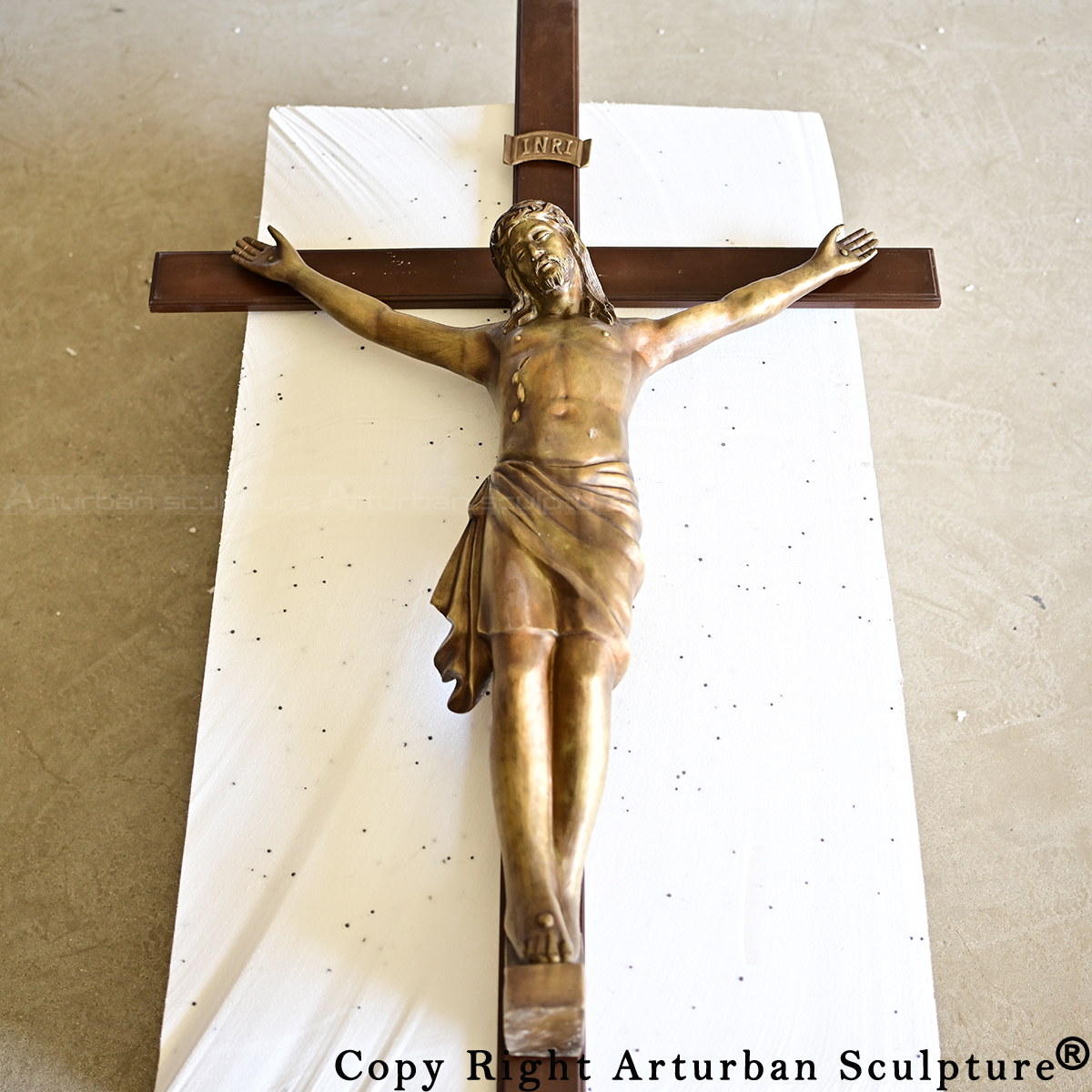 0 bronze jesus on the cross sculpture