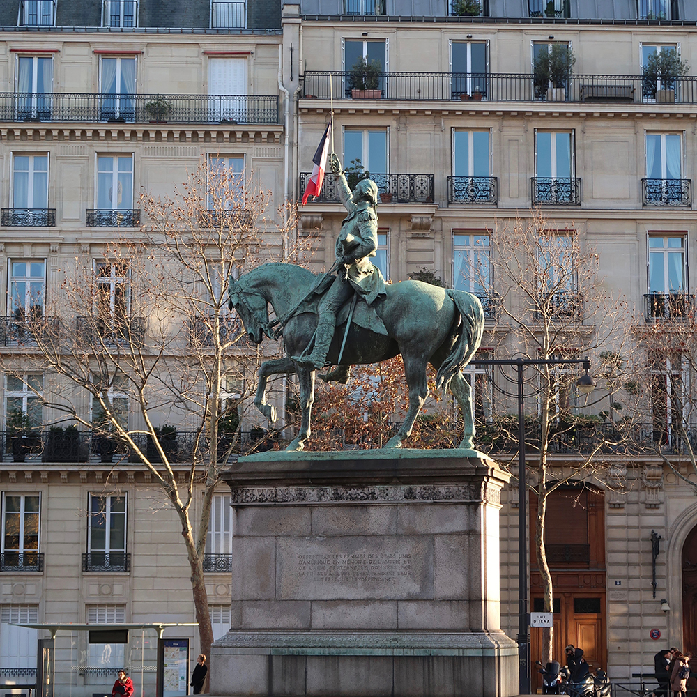 Bronze George Washington statue riding horse in Paris