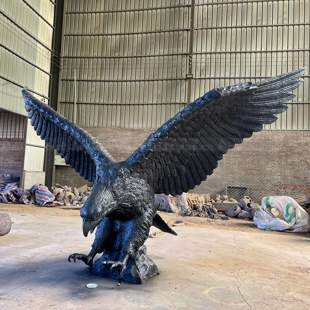 Bronze eagle garden statue for sale diving