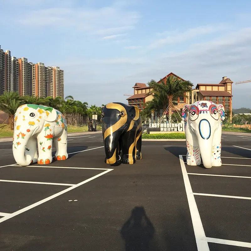 Fiberglass Colorful Elephant Sculpture group in plaza
