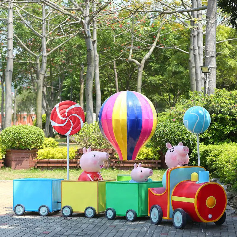 Fiberglass Peppa Pig Statue family train display