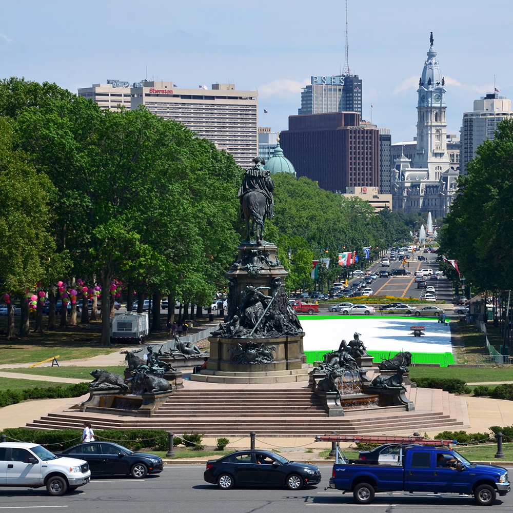 Philadelphia Washington Monument overlooking Benjamin Franklin Parkway