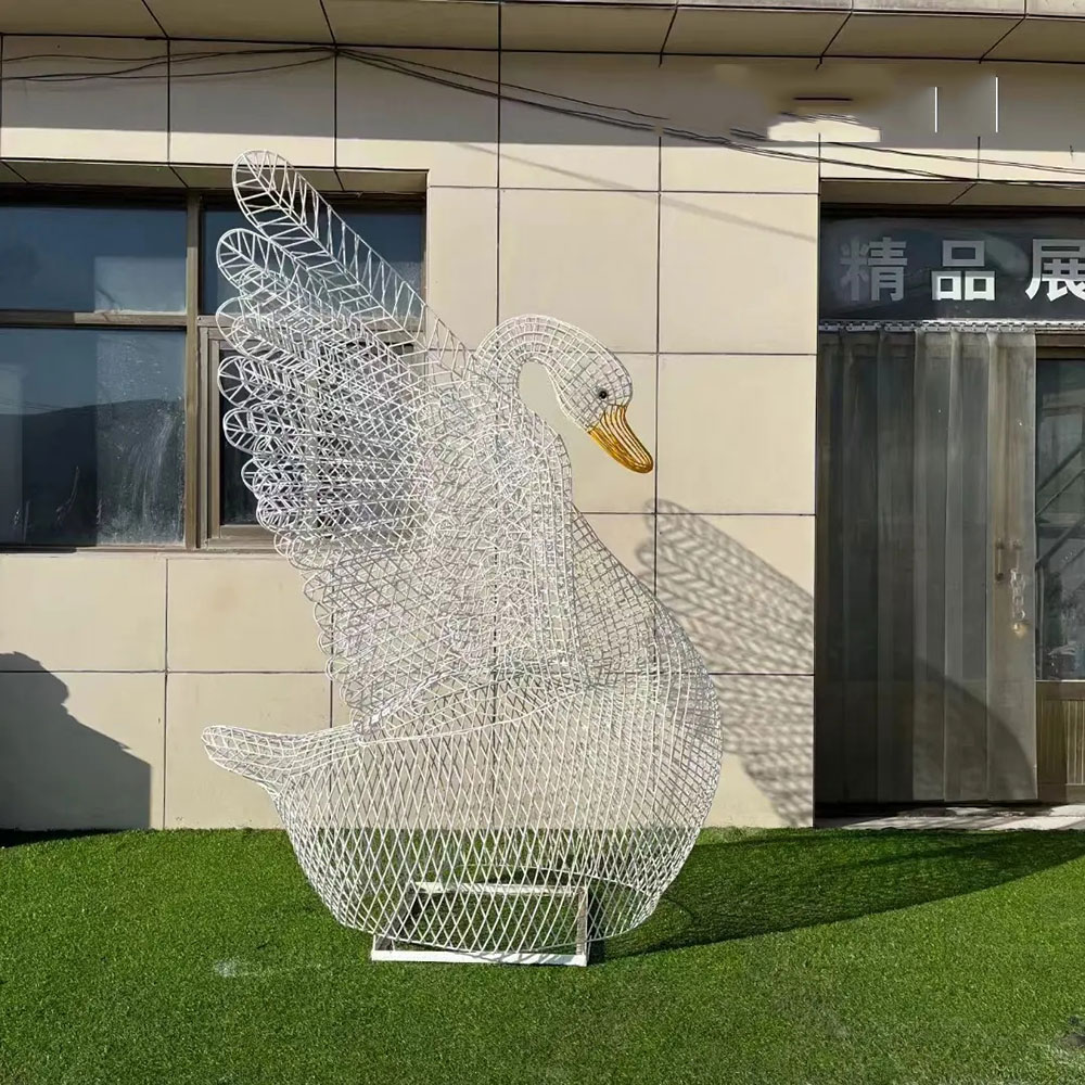 Wire Swan Statue with stainless steel wings