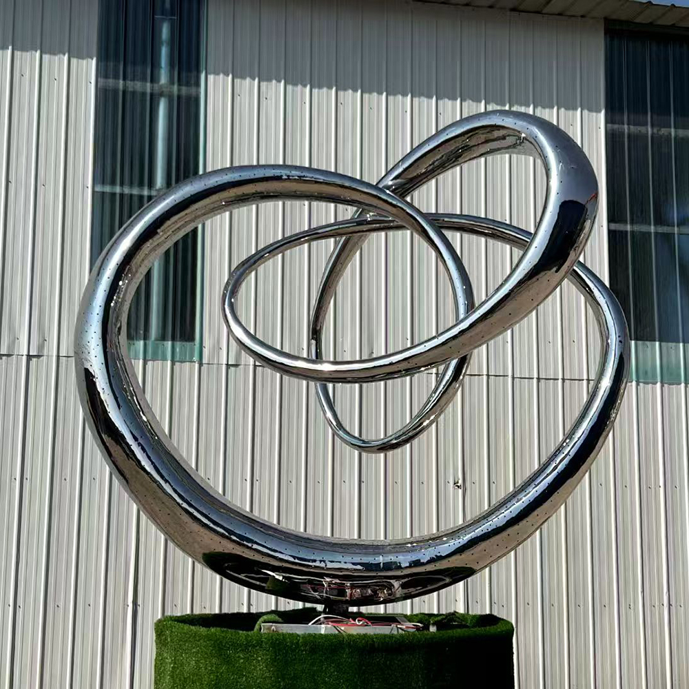 Stainless Steel Loop Statue with Continuous Curves