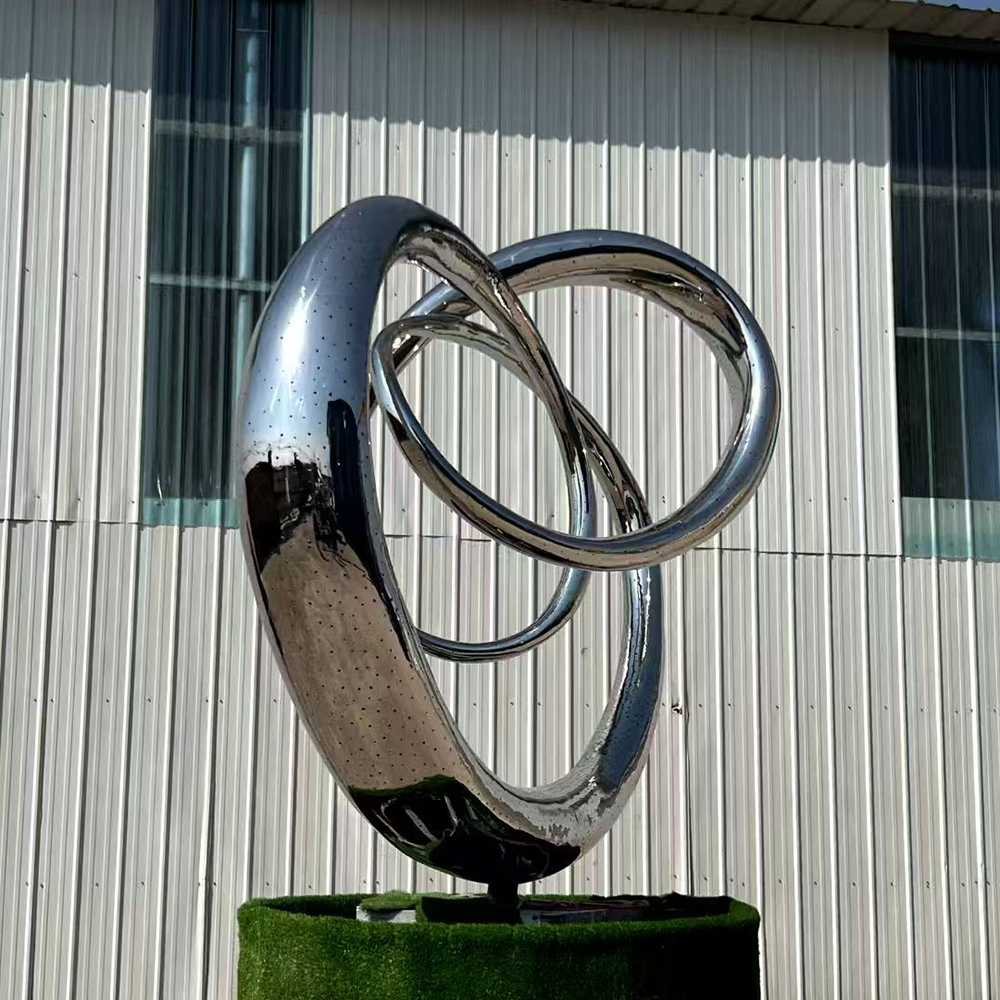 Stainless Steel Loop Statue with Curved Form